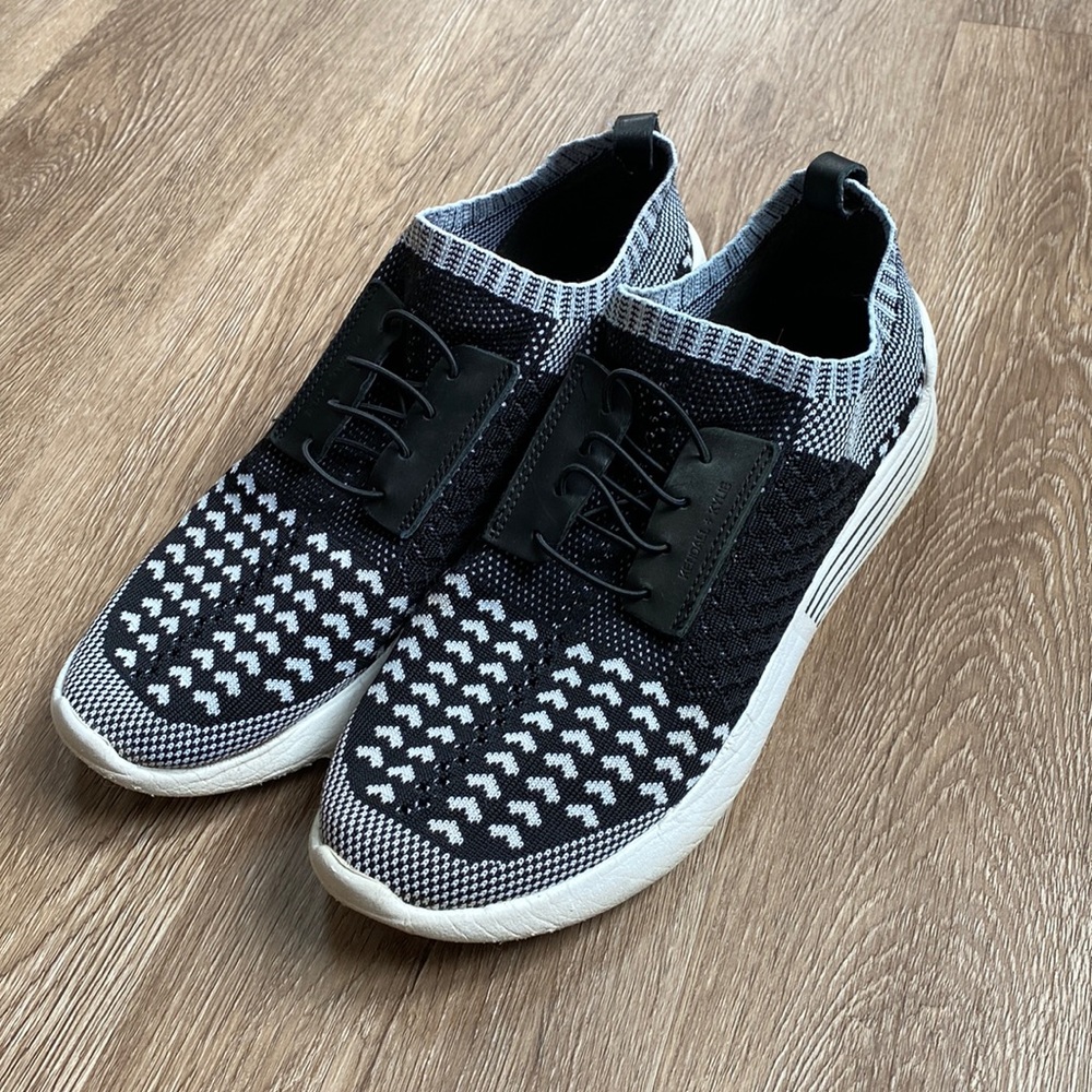 Kendall+Kylie heart sneakers ✨size 9.5